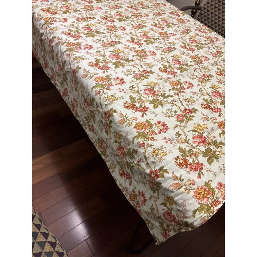 Waverly Rectangular Table Cloth 74x55